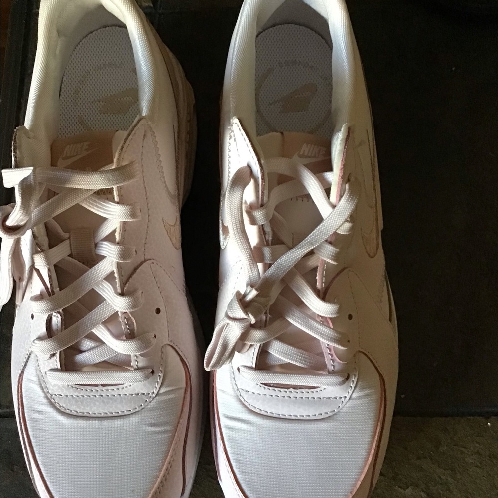 Nike Air max.Size 11 1/2 woman and 10 Men. - Picture 5 of 7